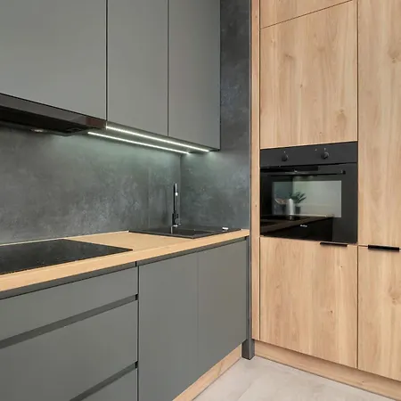 Przestronne Apartamenty Z Parkingiem Lodz Telefoniczna 21 By Heyrent Apartment