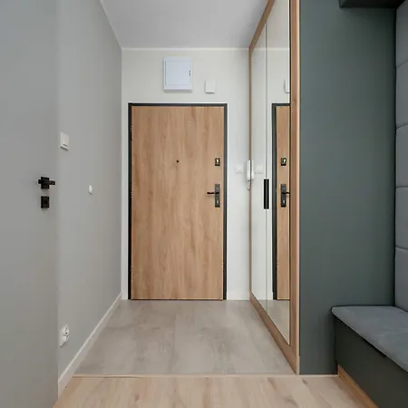 Przestronne Apartamenty Z Parkingiem Lodz Telefoniczna 21 By Heyrent *
